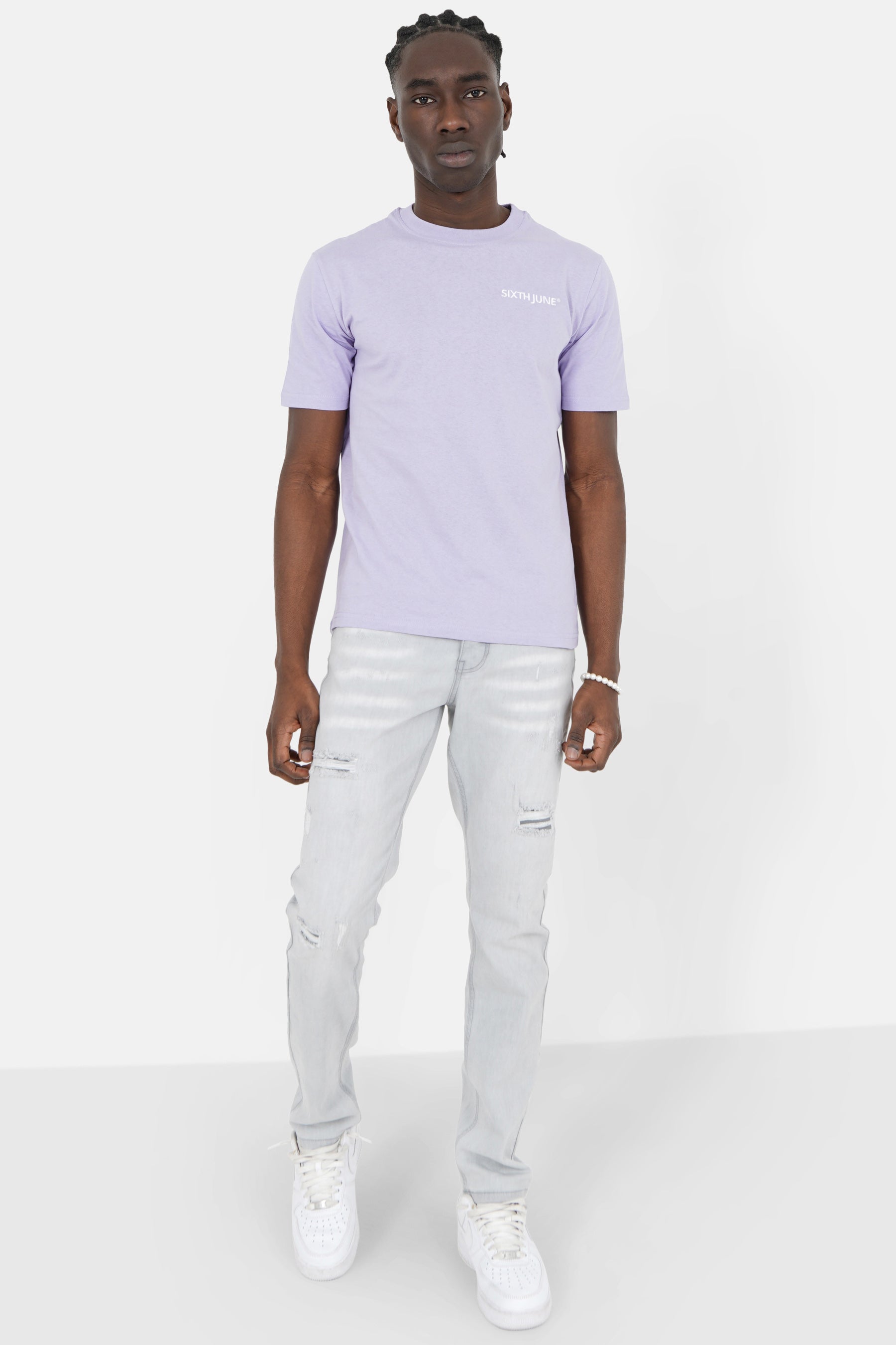 Weiches T-Shirt mit aufgesticktem Logo. Dunkellila