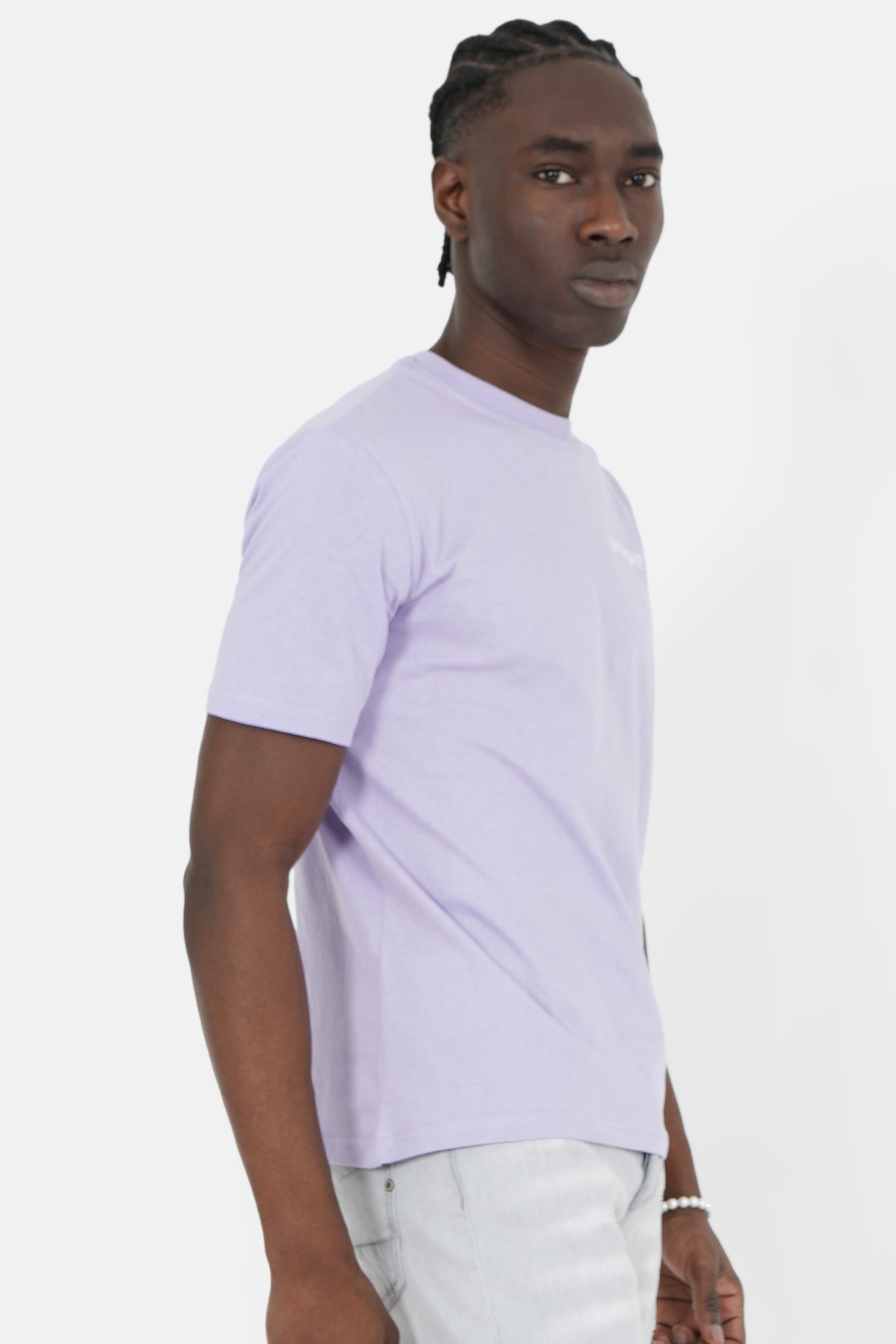 Weiches T-Shirt mit aufgesticktem Logo. Dunkellila