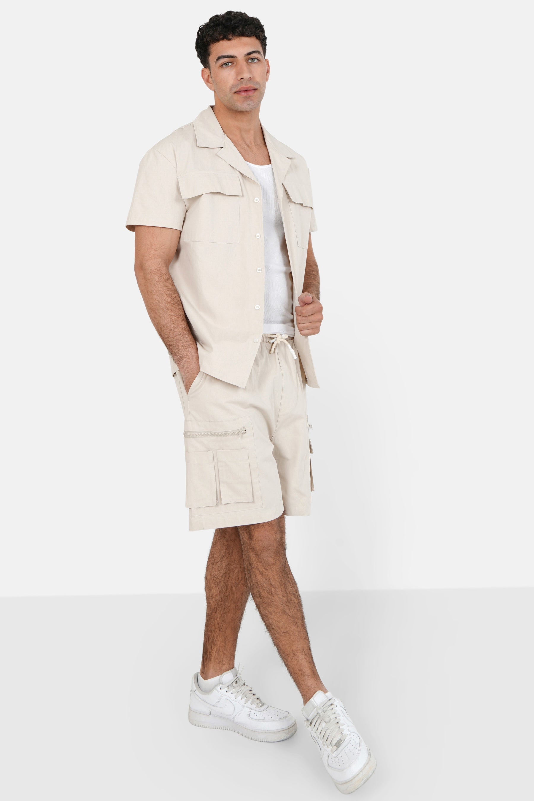 Utility pockets shorts Beige