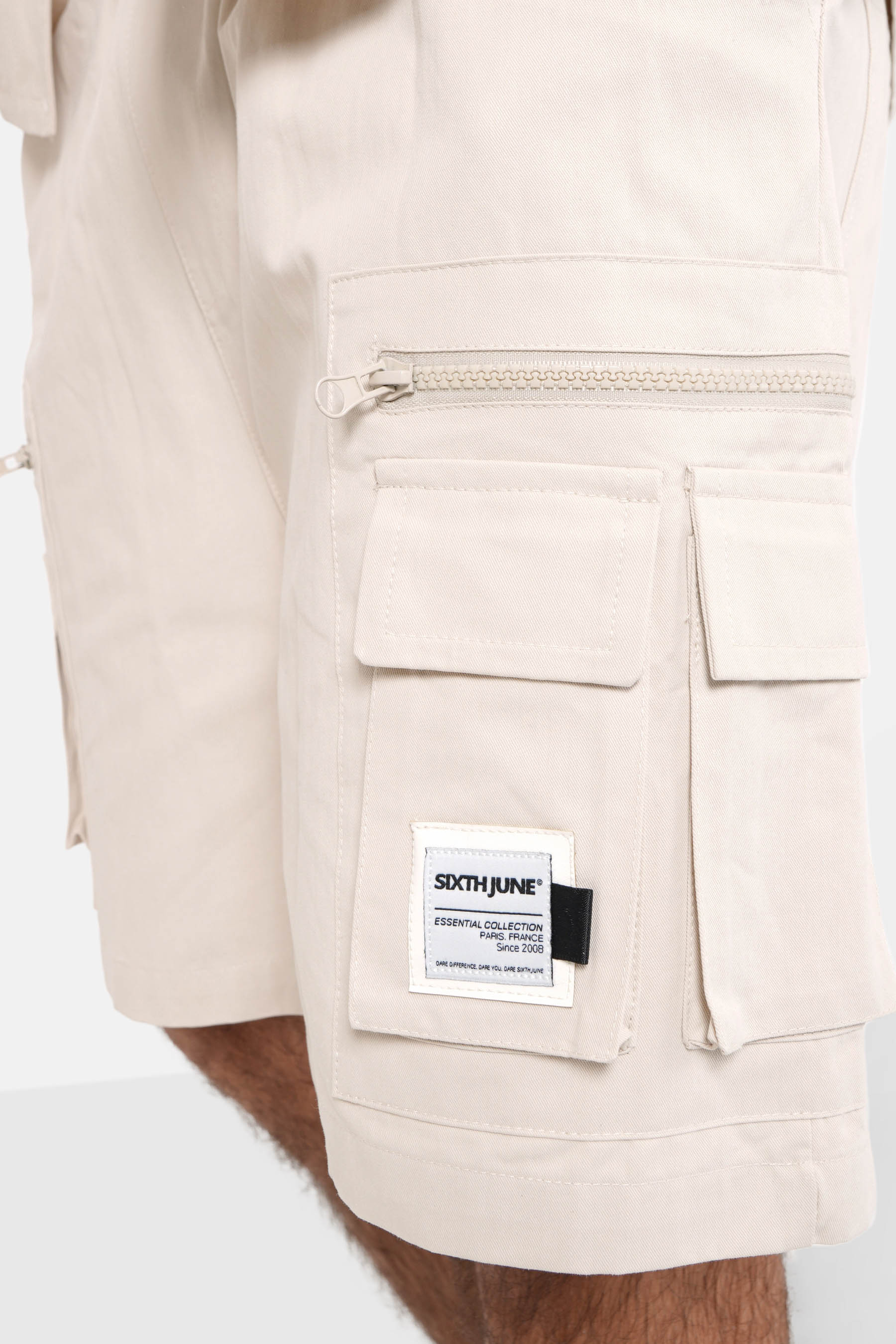 Utility pockets shorts Beige