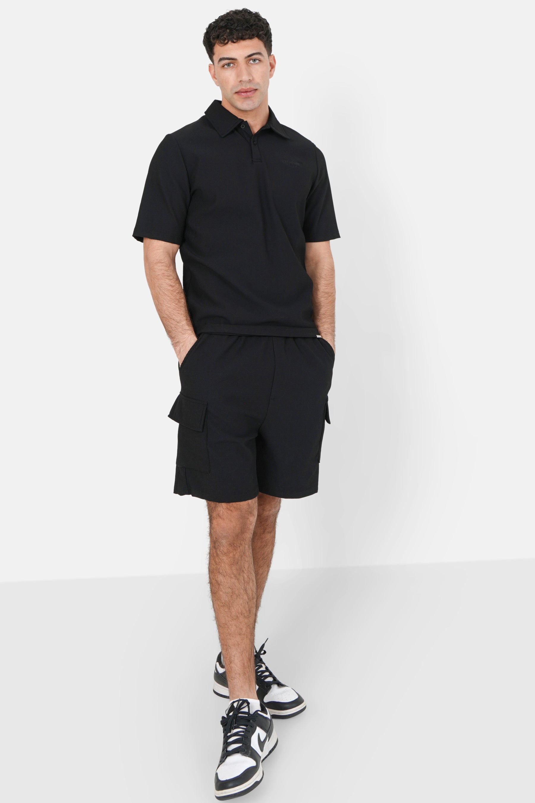 Cargo pockets pleated shorts Black