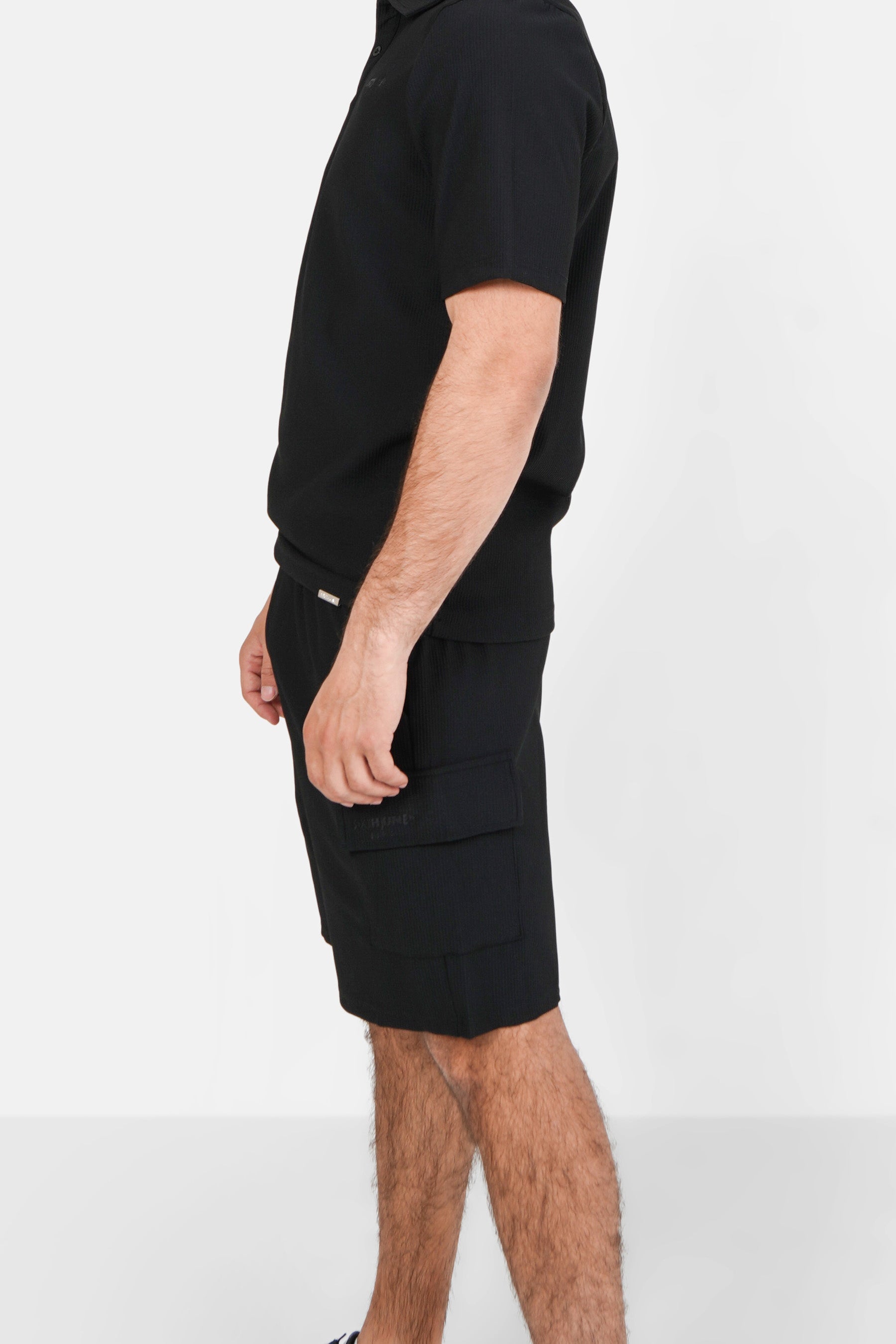 Cargo pockets pleated shorts Black