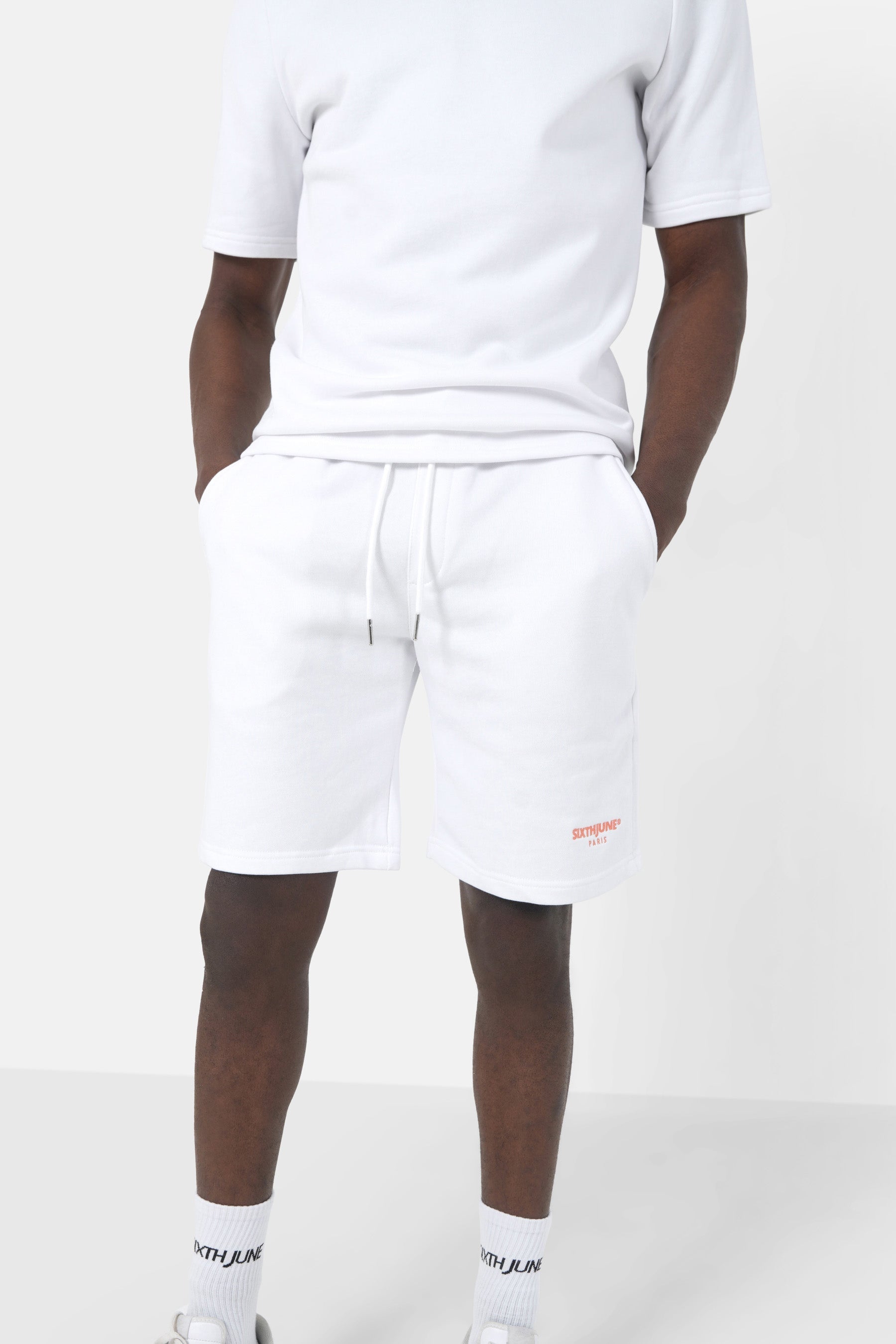 Shorts mit aufgesticktem Logo in Weiß