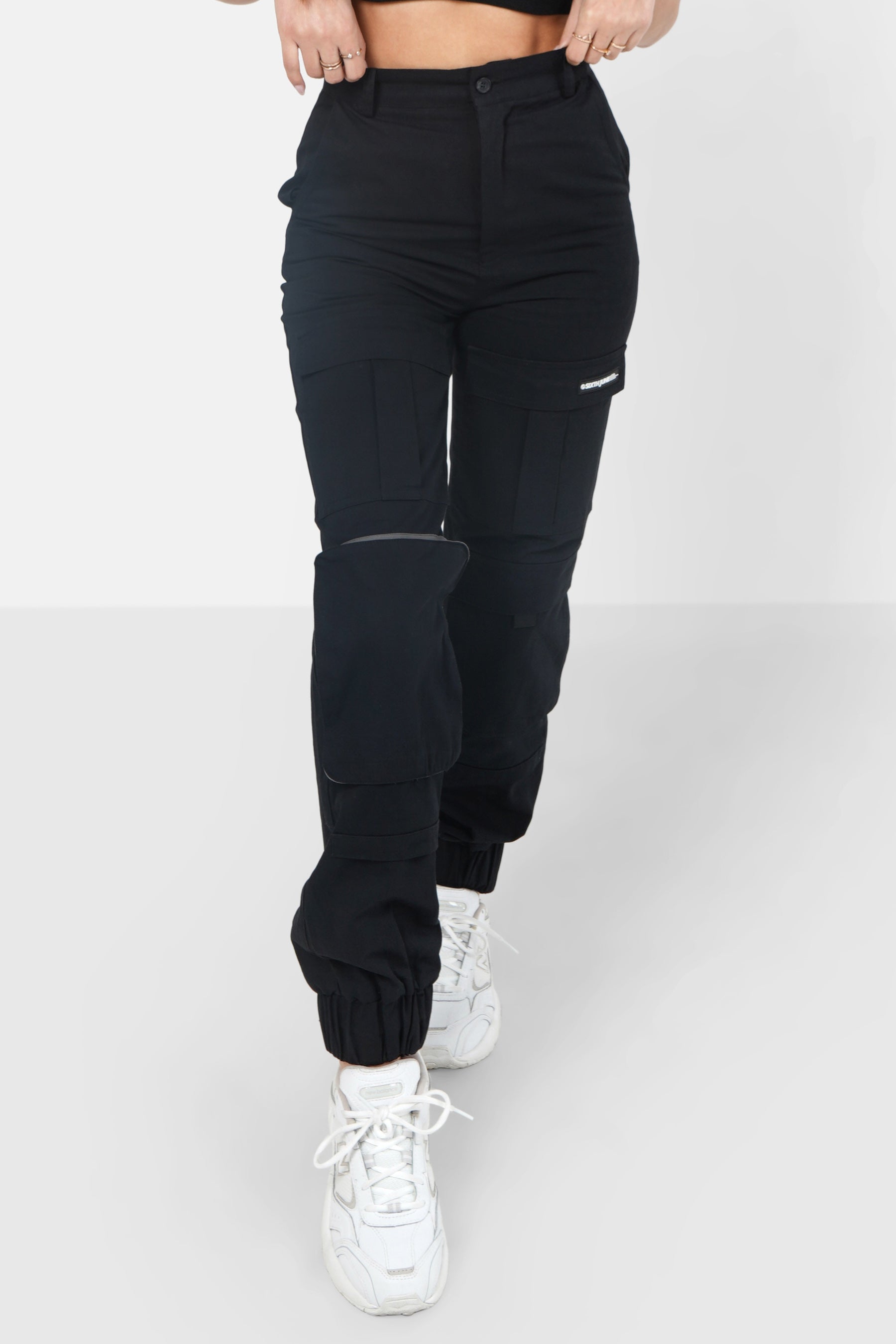 Elastische Knöchel-Cargohose Schwarz