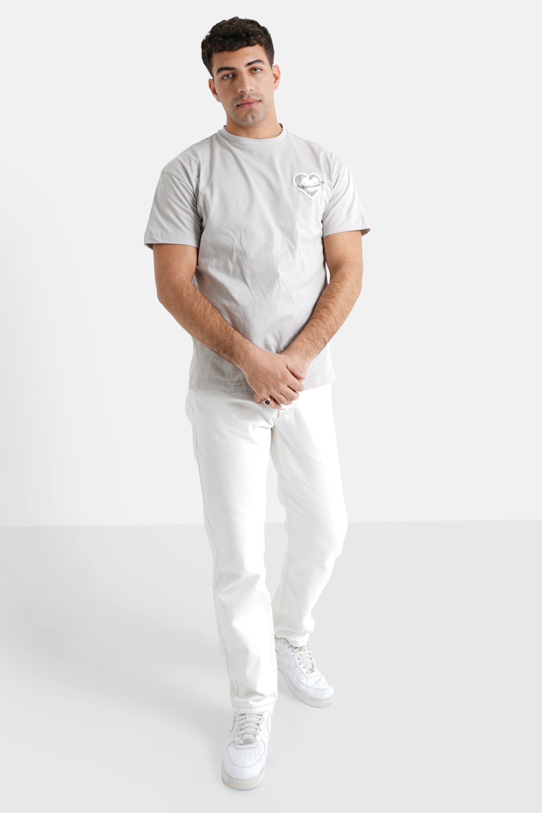 T-Shirt mit besticktem Herz in Grau