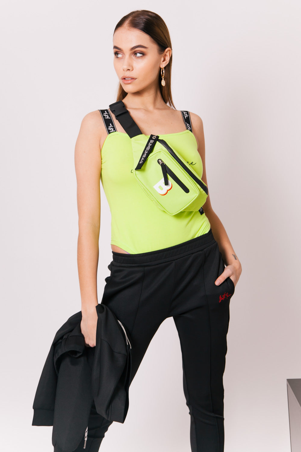 Sixth June - Body logo signature vert