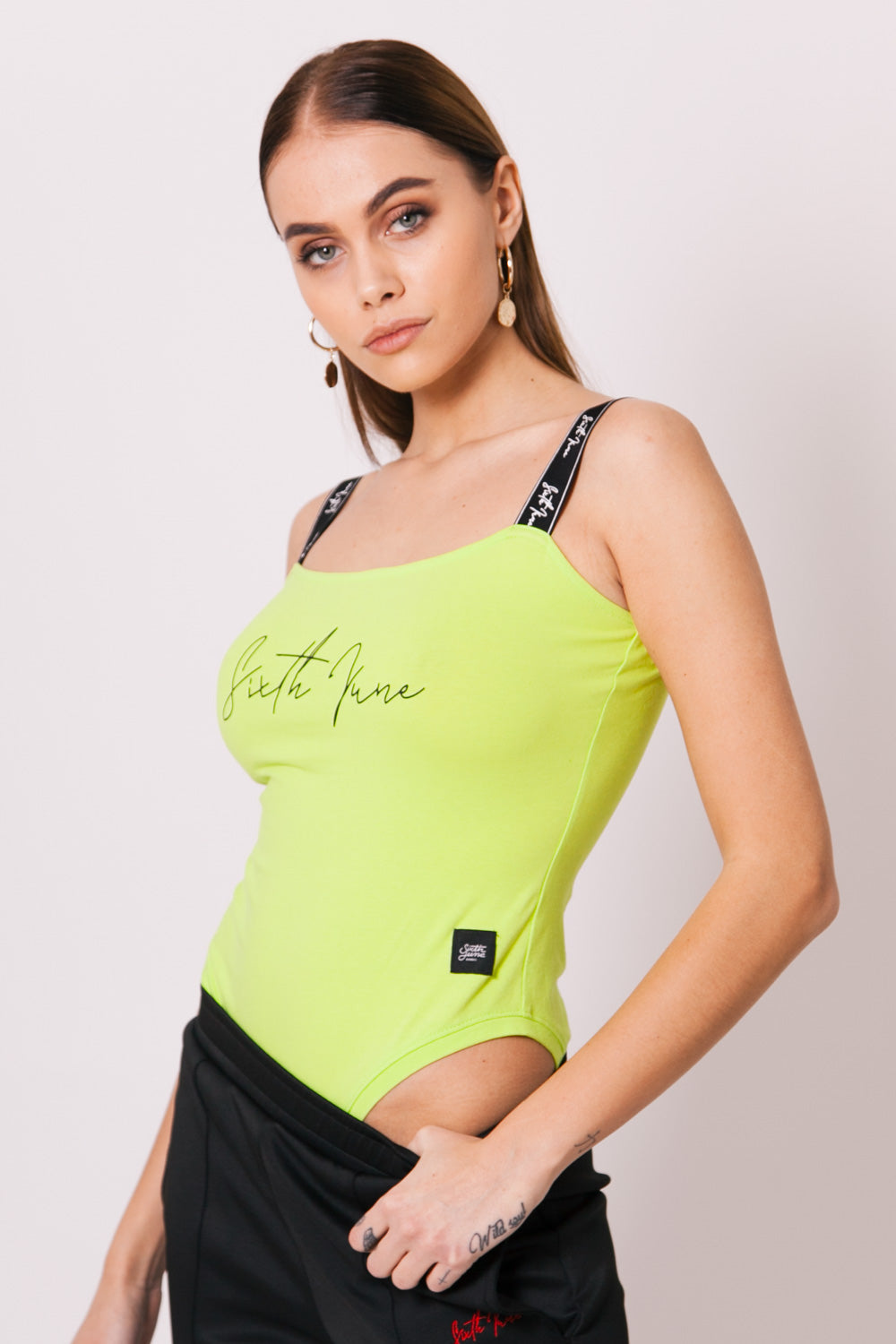 Sixth June - Body logo signature vert