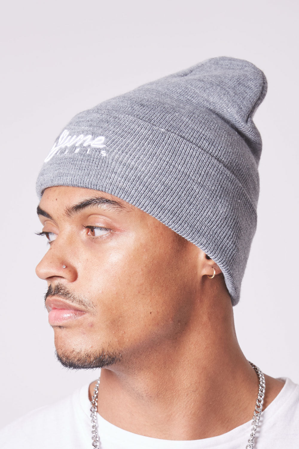 Sixth June - Bonnet Sjune logo gris clair