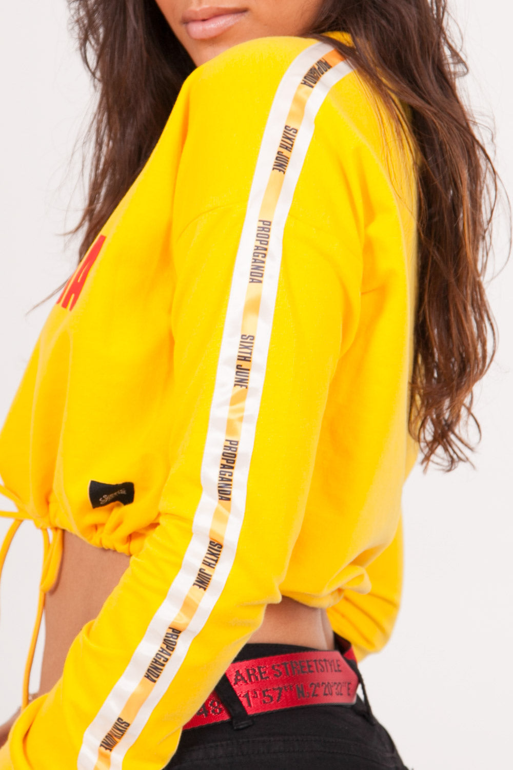 Sixth June - Sweat crop top bandes Propaganda jaune