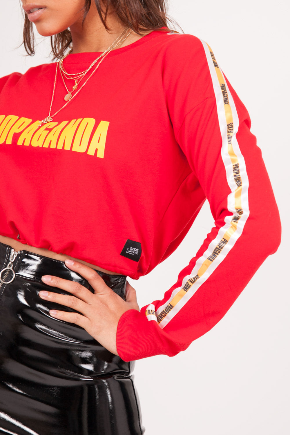 Sixth June - Sweat crop top bandes Propaganda rouge