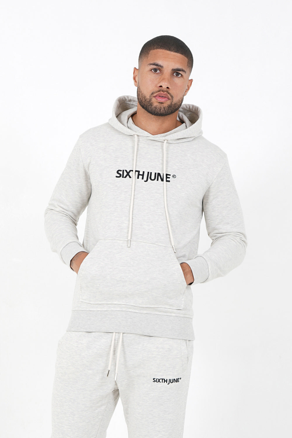 Sixth June - Sweatshirt capuche logo brodé Gris clair