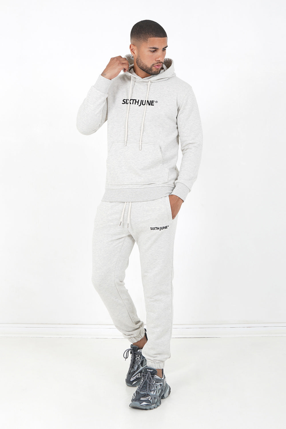 Sixth June - Sweatshirt capuche logo brodé Gris clair