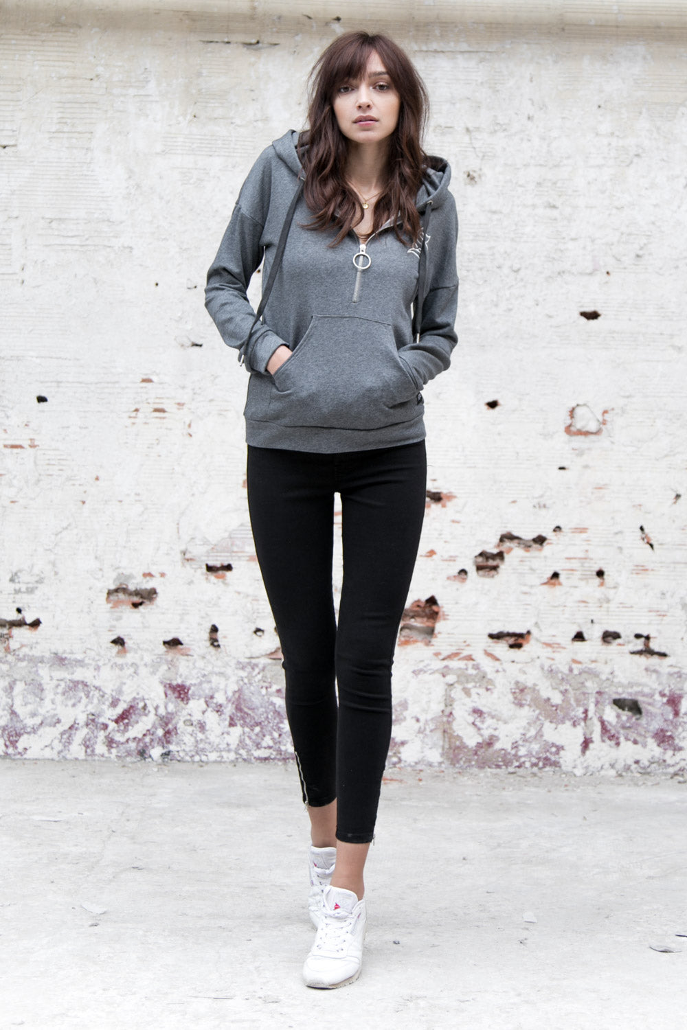 Sixth June - Sweat capuche logo gothique Sixth June gris foncé