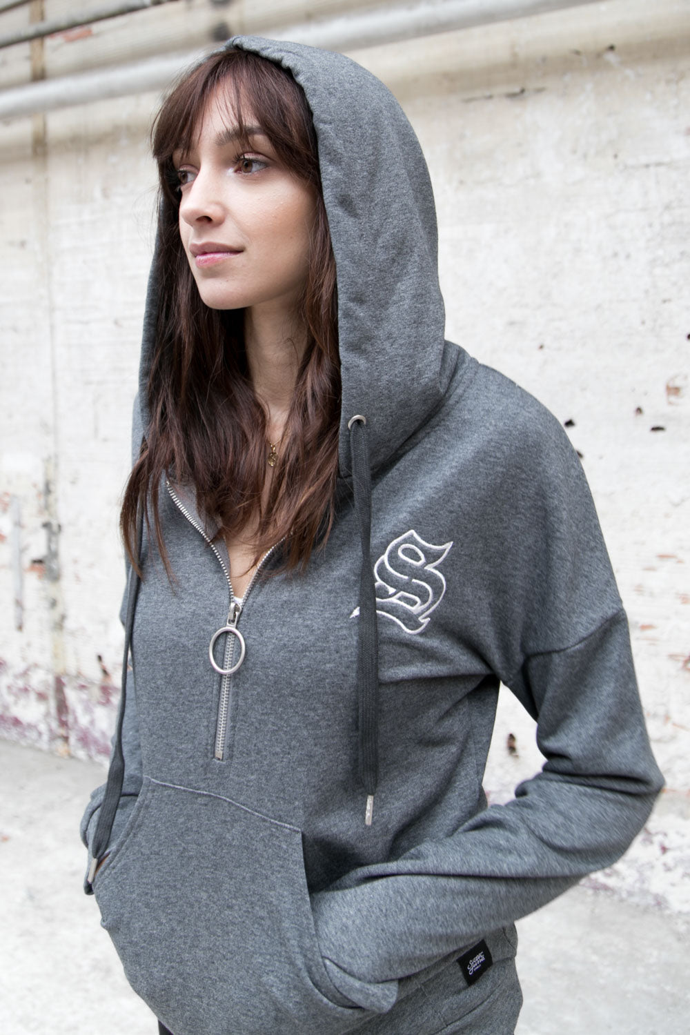 Sixth June - Sweat capuche logo gothique Sixth June gris foncé