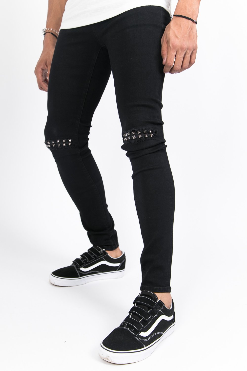 Schwarze, zerrissene Punk-Jeans