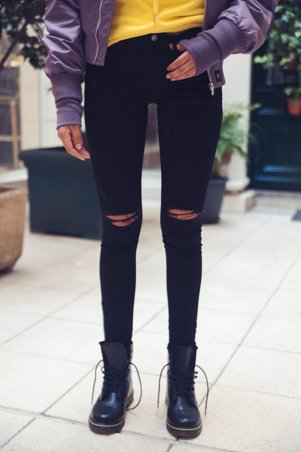 Sixth June - Jean troué genoux noir