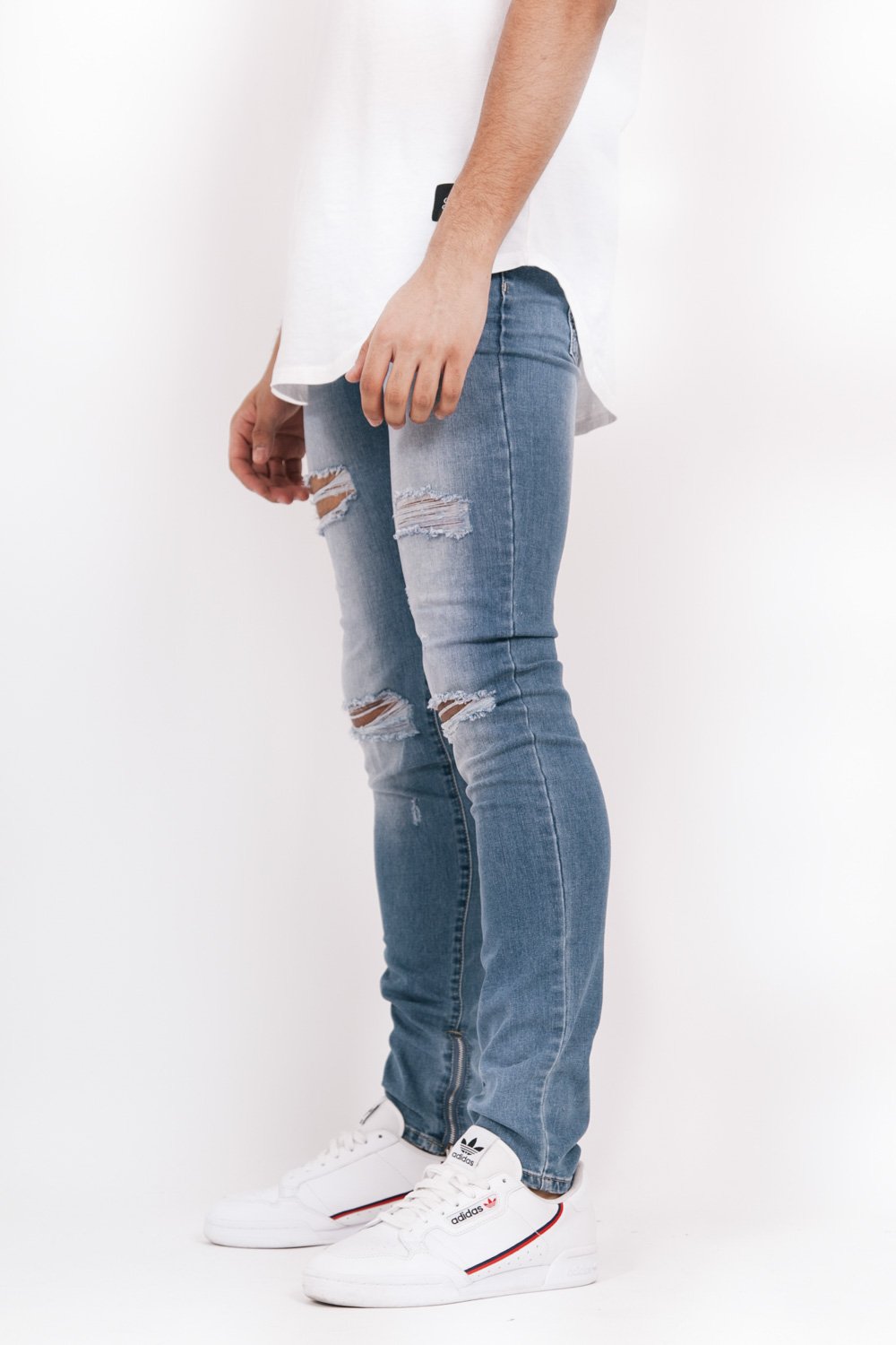Blaue zerrissene Jeans mit Reißverschluss