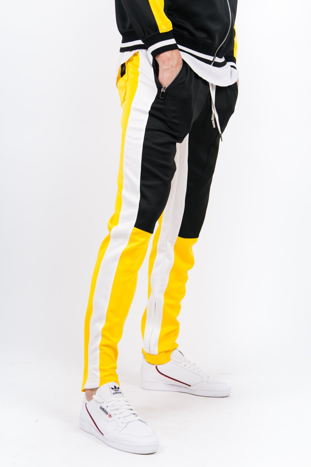 Jogging tricolore boucles jaune noir blanc