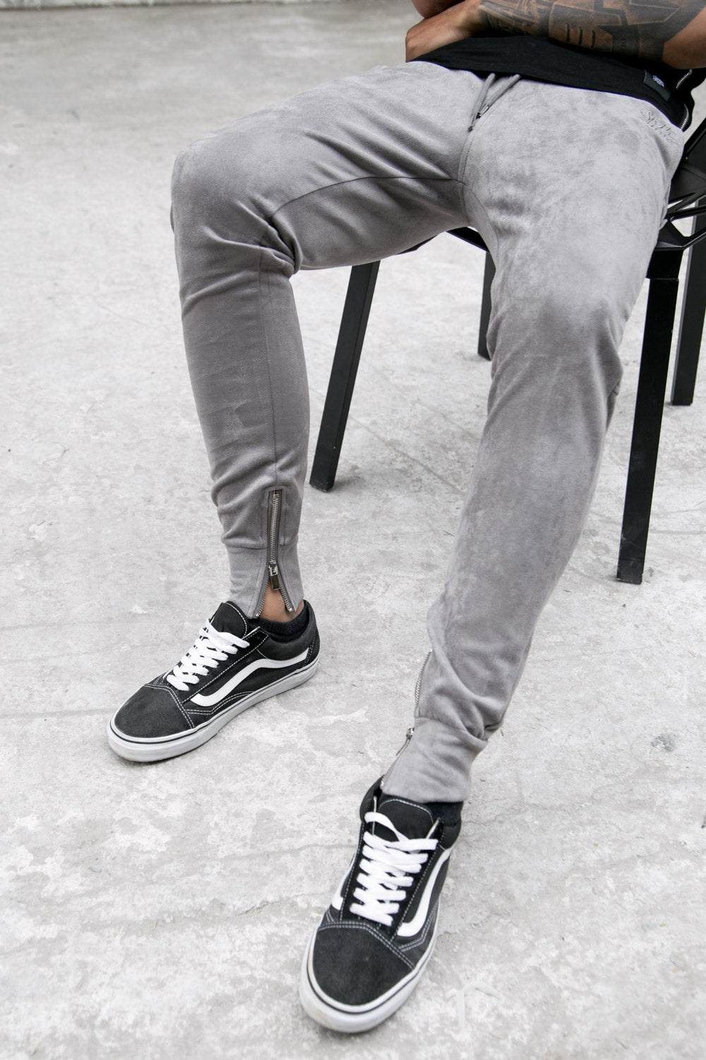 Sixth June - Jogging suède logo Sixth June taupe