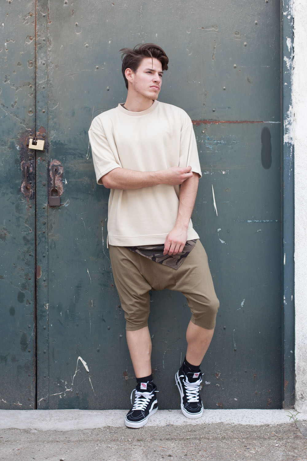 Sixth June - Short sarouel uni kaki 1876V