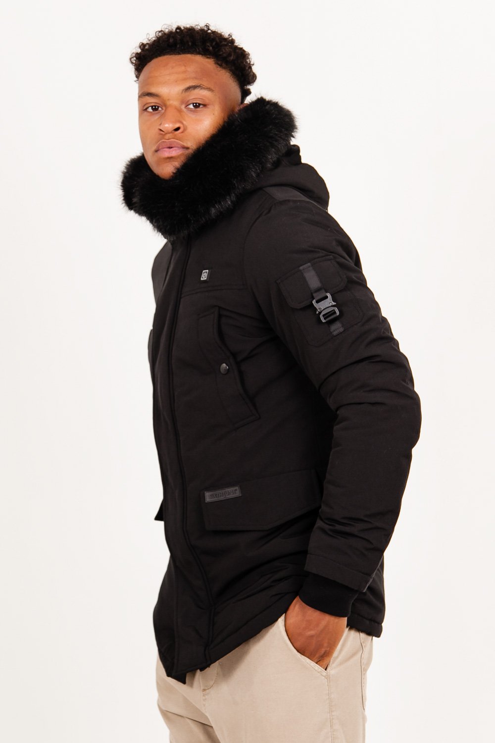 Beheizter Parka aus schwarzem Fell