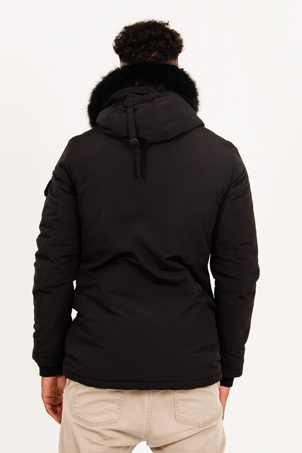 Beheizter Parka aus schwarzem Fell