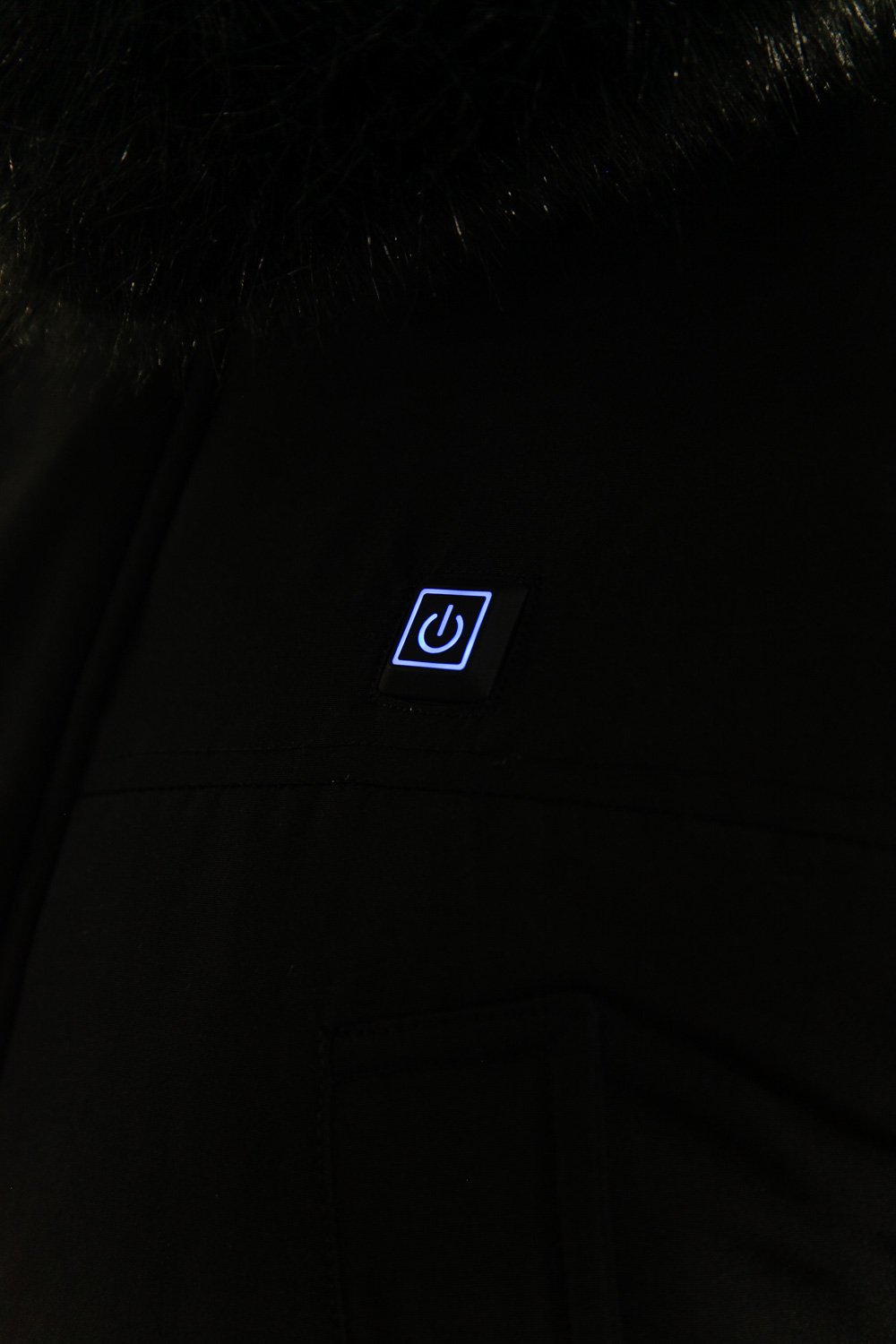 Beheizter Parka aus schwarzem Fell