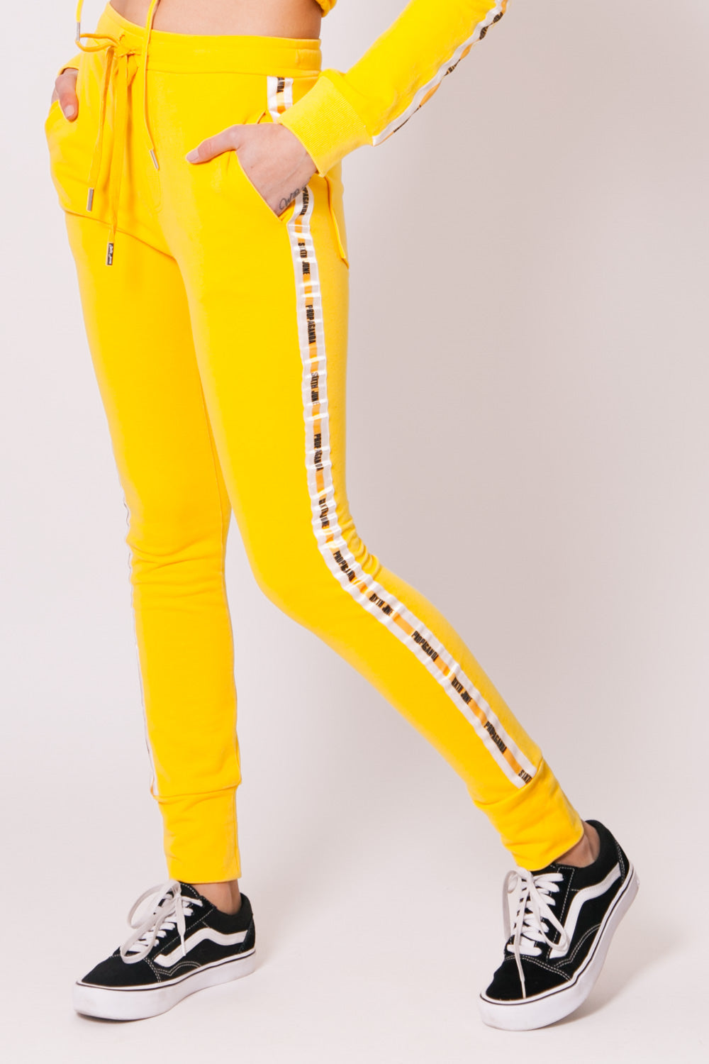 Sixth June - Jogging Propaganda bandes jaune