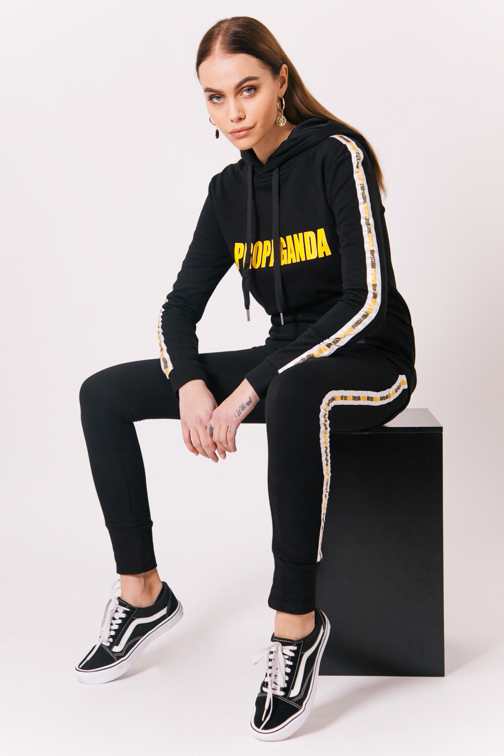 Sixth June - Jogging Propaganda bandes noir