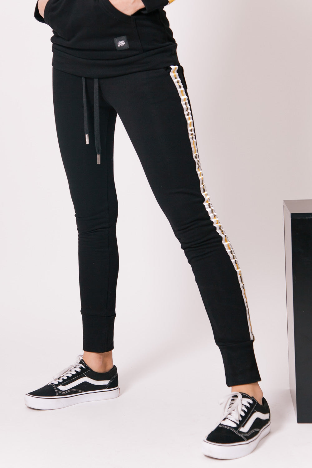 Sixth June - Jogging Propaganda bandes noir