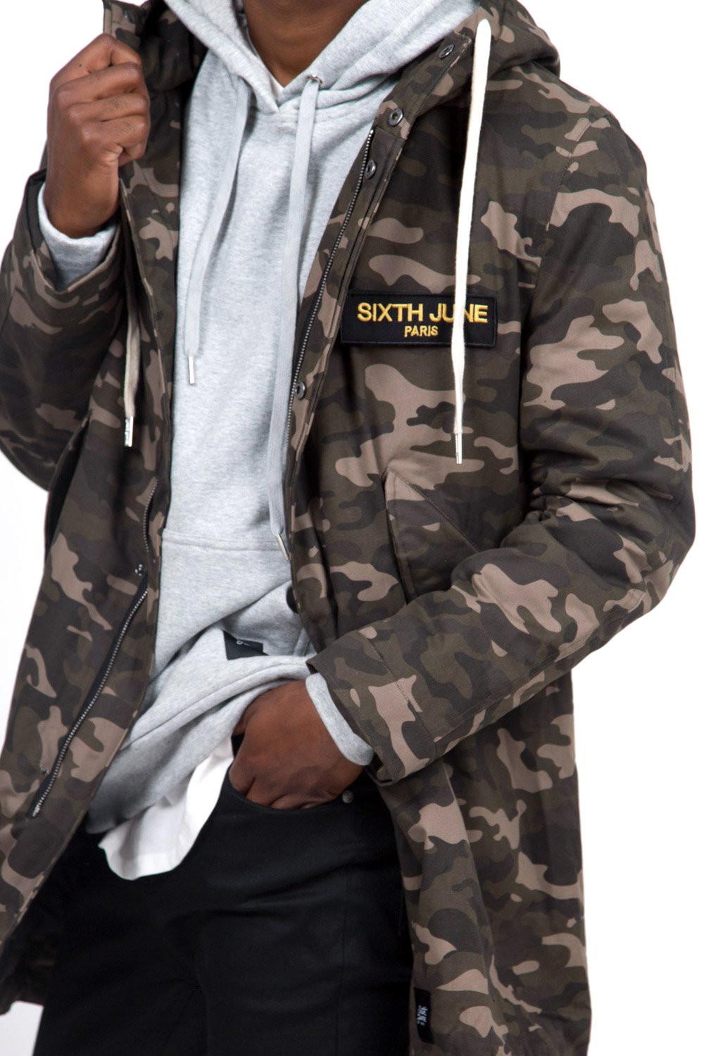 Camouflage-Parka mit grünen Aufnähern