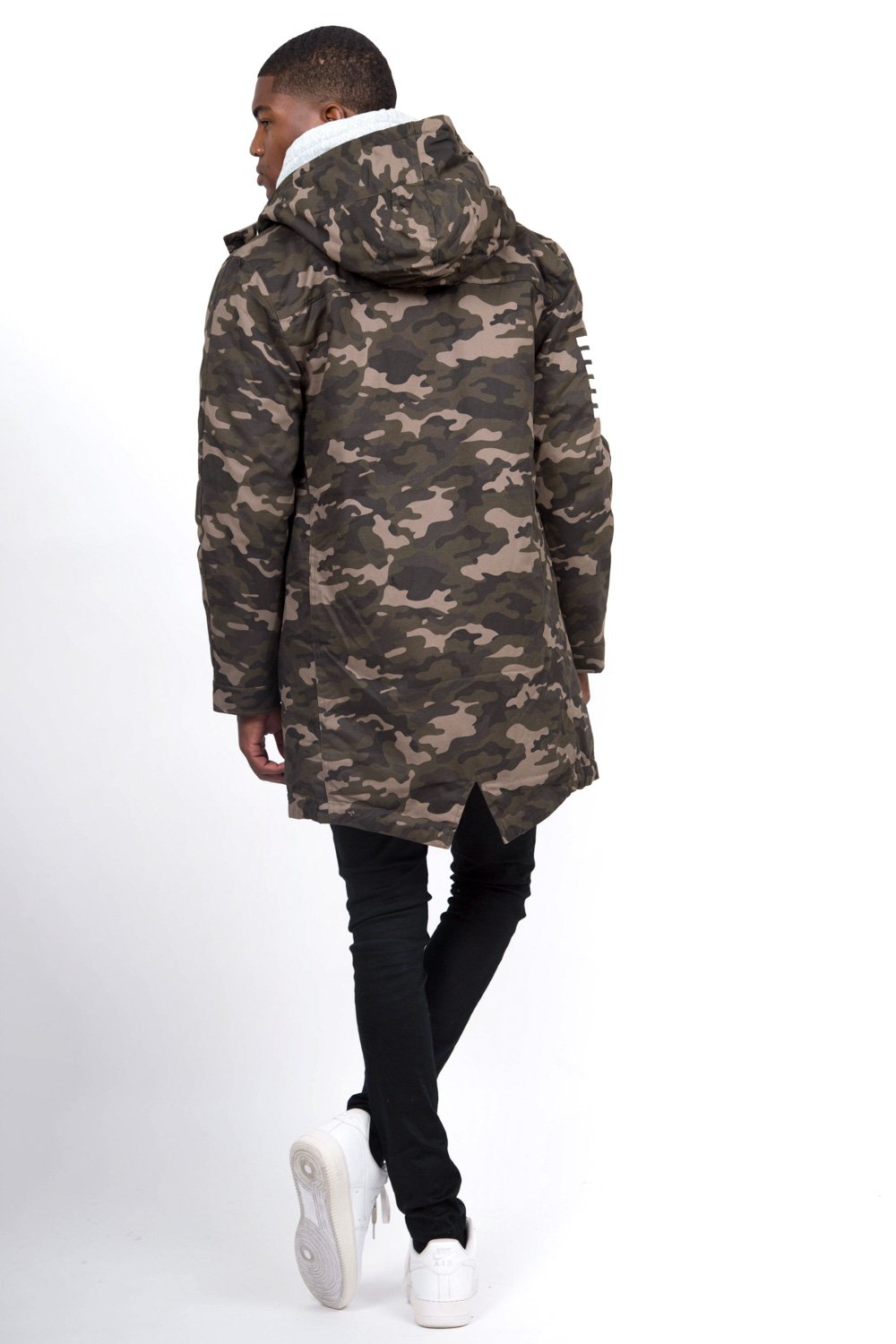Camouflage-Parka mit grünen Aufnähern