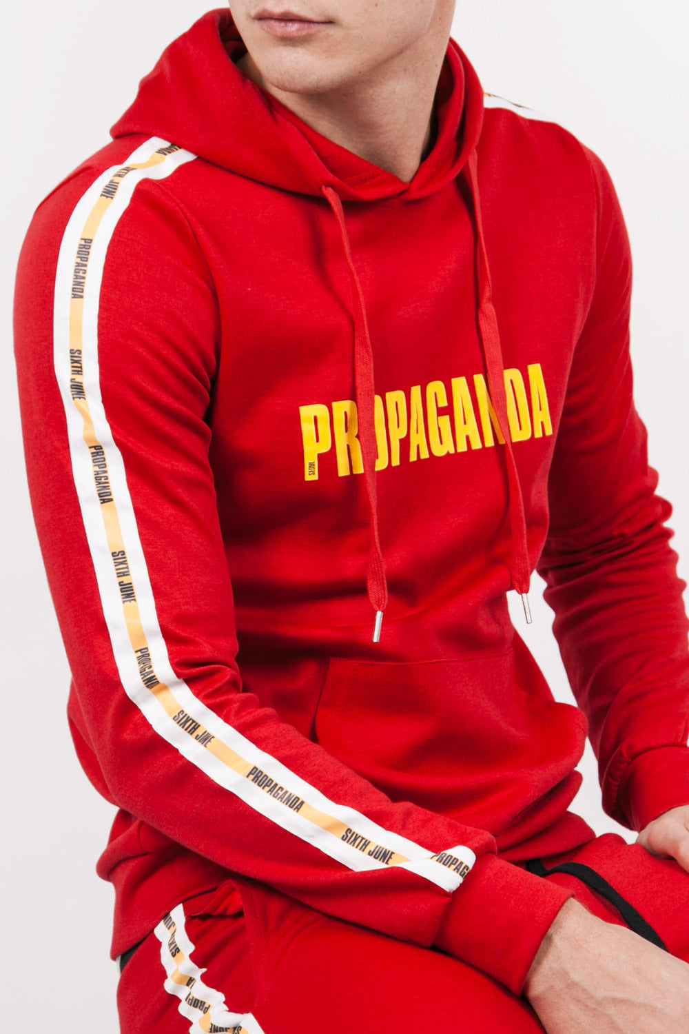 Sixth June - Sweat capuche Propaganda bandes rouge