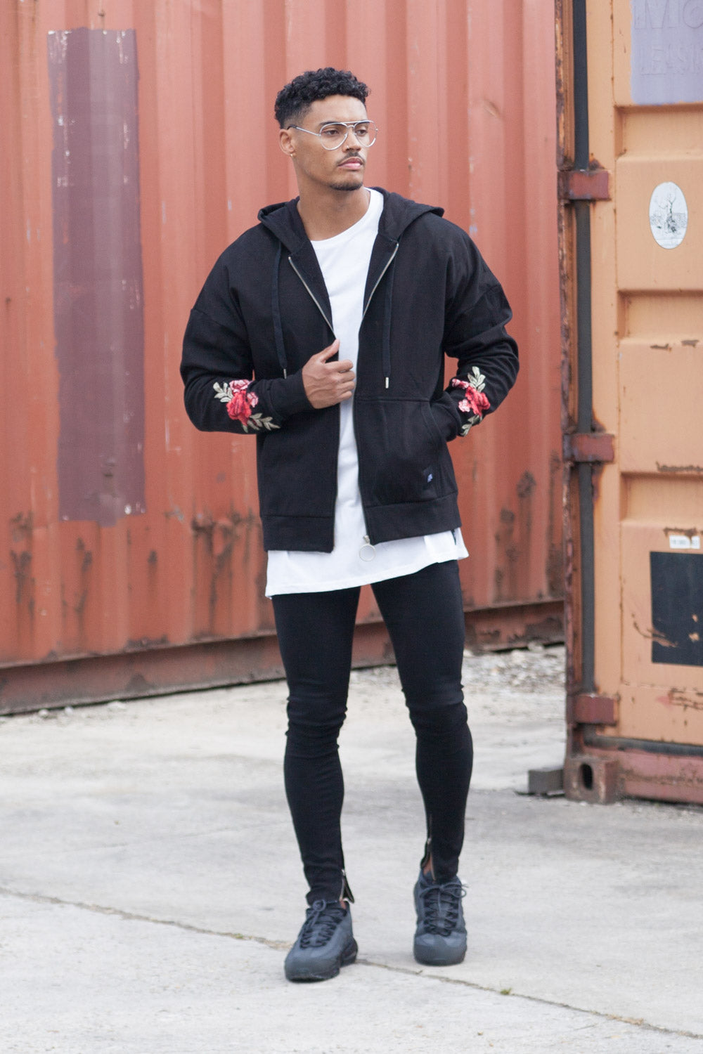 Sixth June - Sweat capuche brodé roses noir