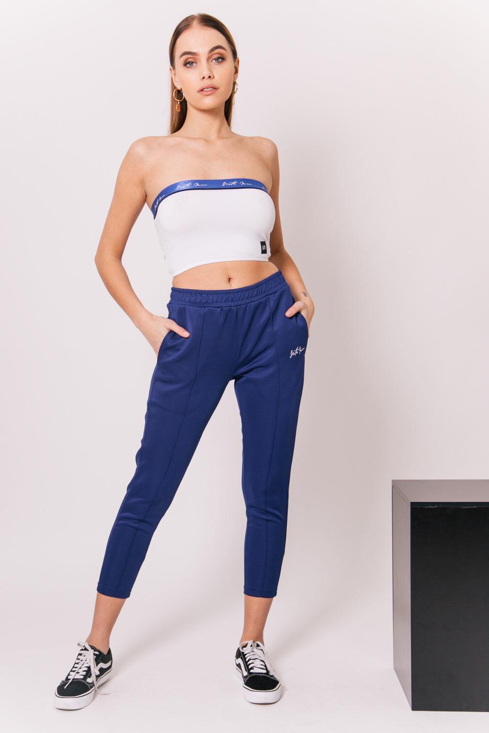 Sixth June - Jogging court signature logo bleu