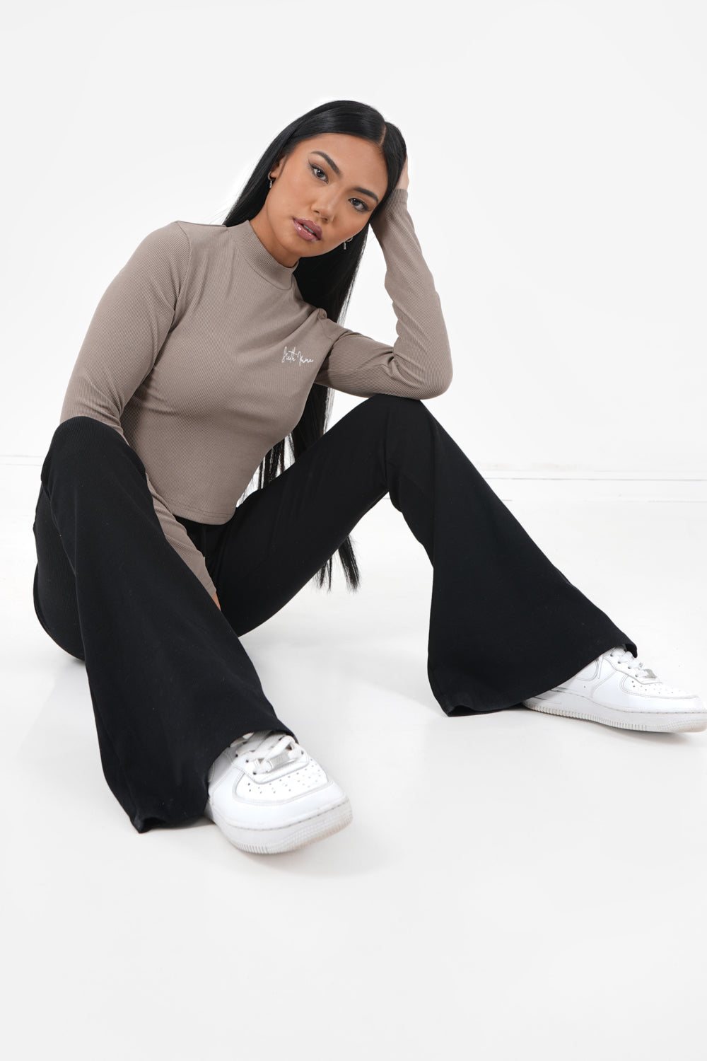 Top court logo signature taupe