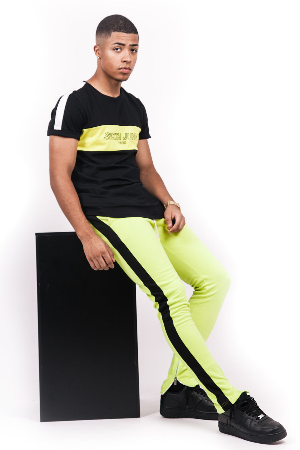 Sixth June - T-shirt tricolore texte noir jaune