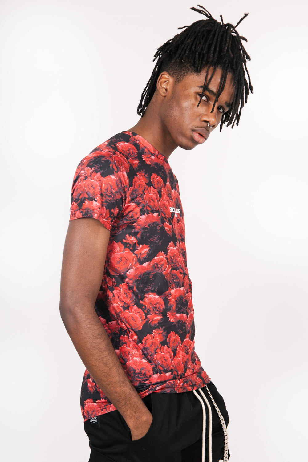 Sixth June - T-Shirt all-over roses noir rouge