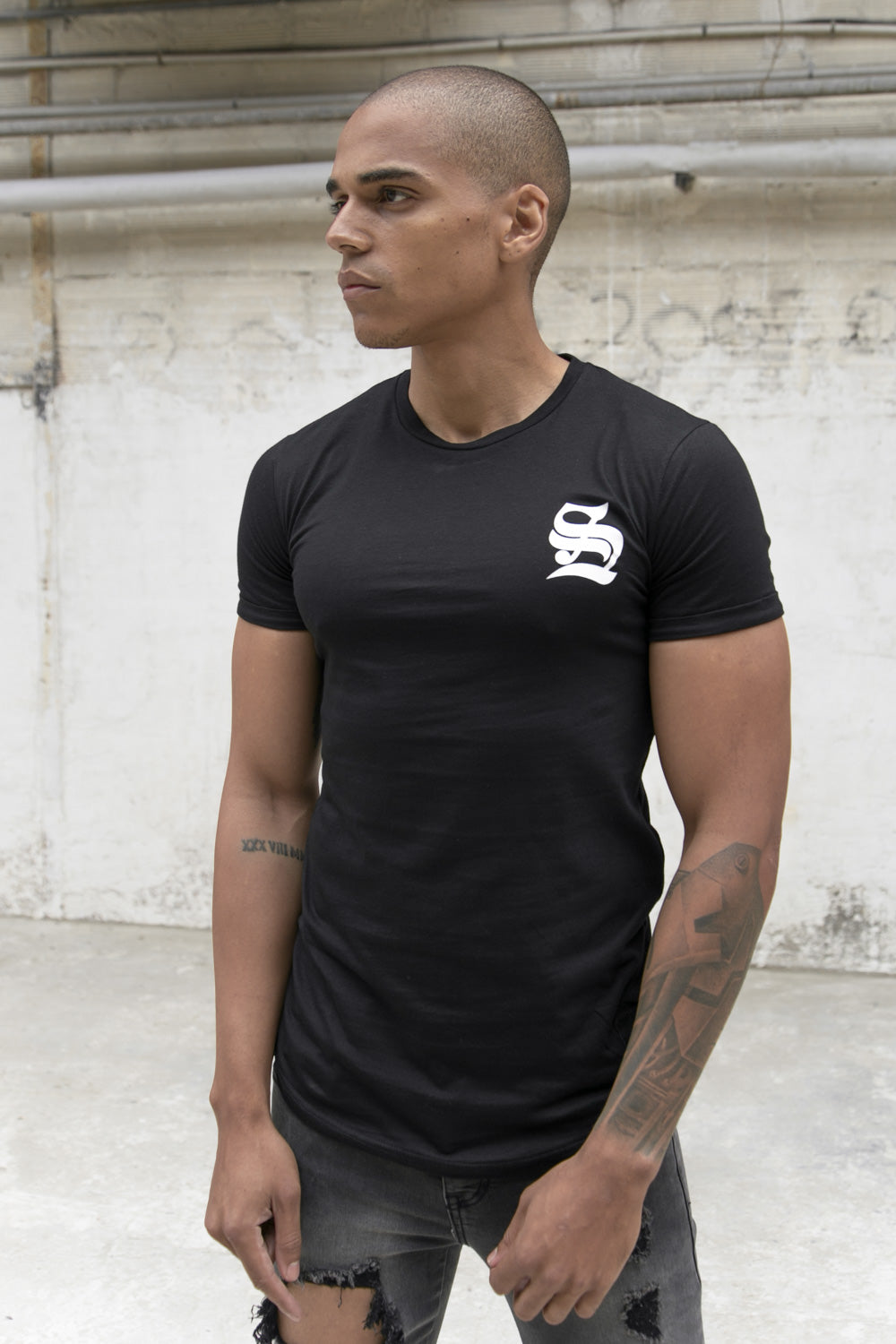 Sixth June - T-shirt moulant logo gothique noir