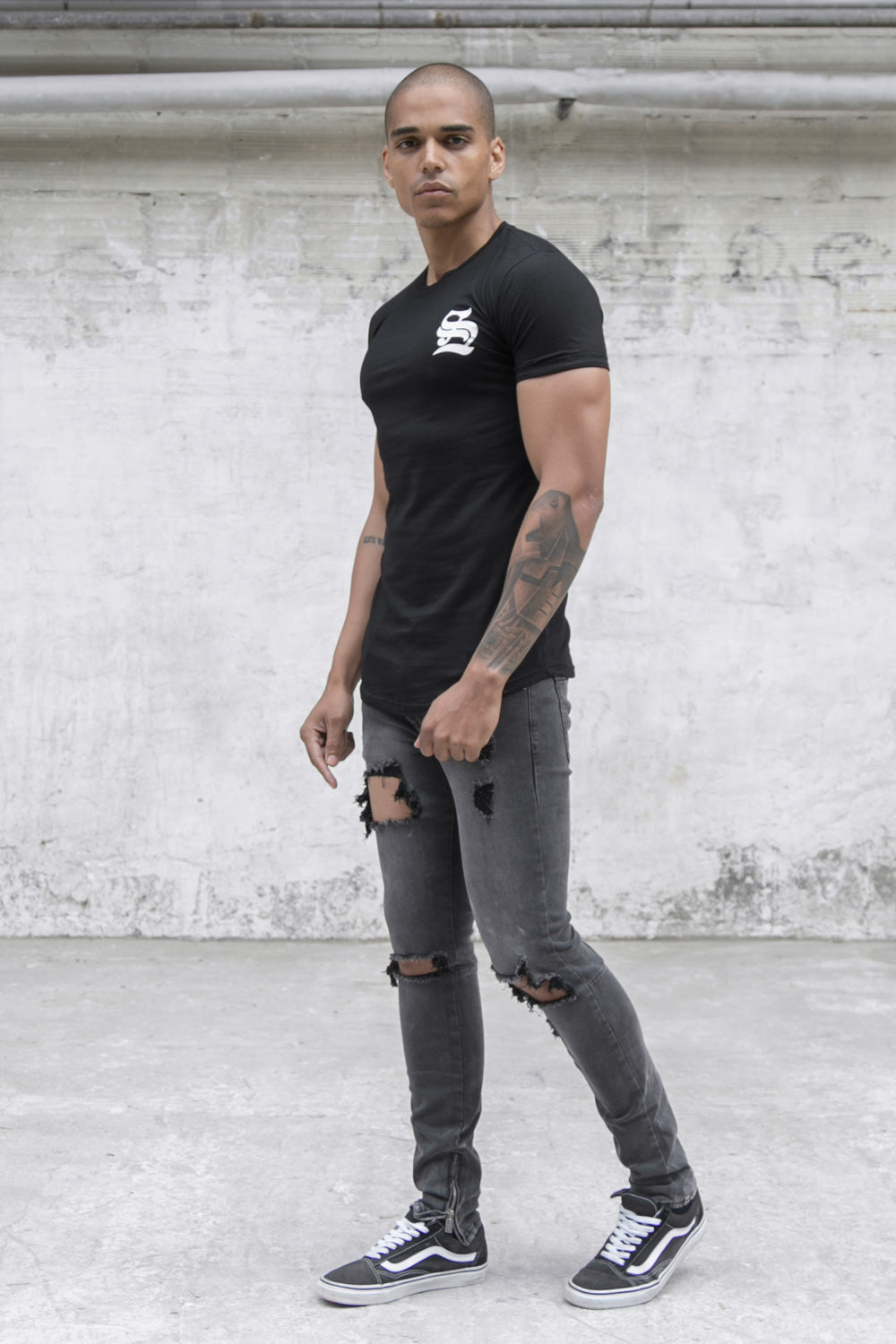 Sixth June - T-shirt moulant logo gothique noir