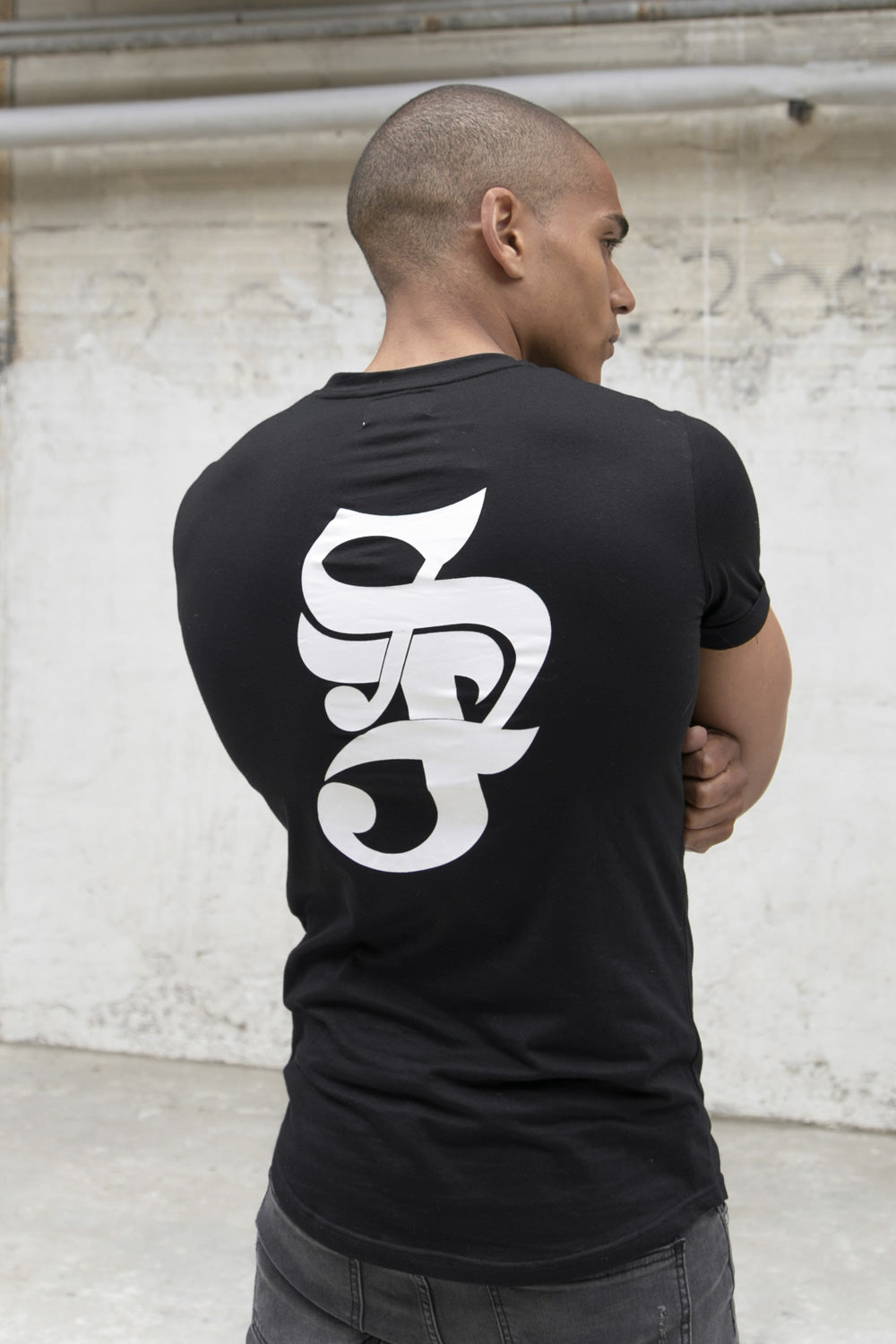 Sixth June - T-shirt moulant logo gothique noir