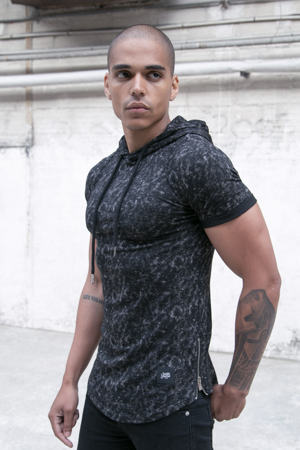 Sixth June - T-shirt capuche moulant tie dye noir