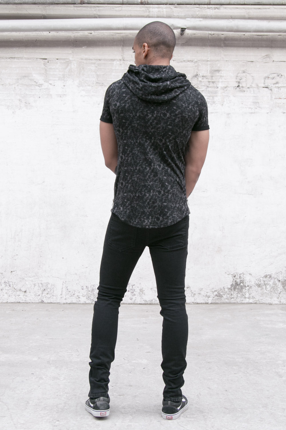 Sixth June - T-shirt capuche moulant tie dye noir