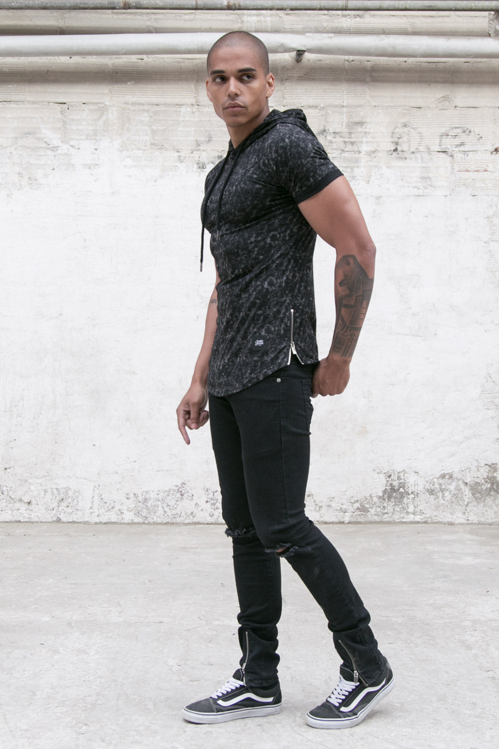 Sixth June - T-shirt capuche moulant tie dye noir