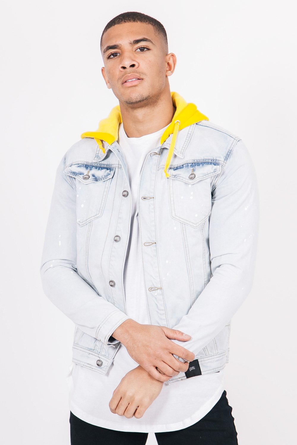 Blau-gelbe Jeansjacke mit Kapuze