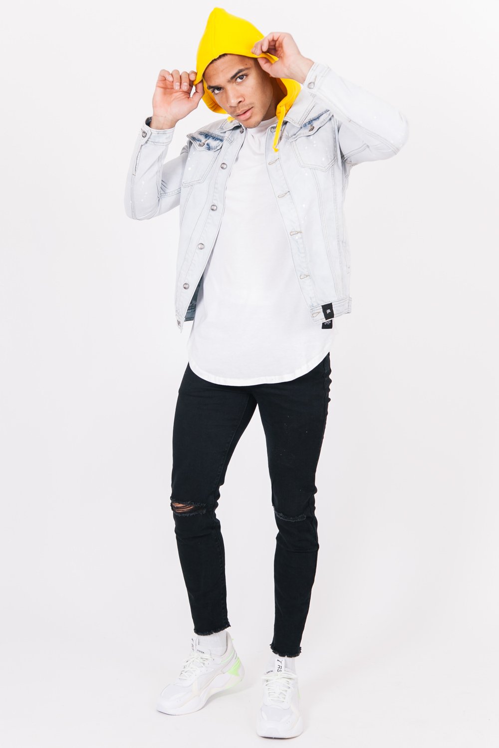 Blau-gelbe Jeansjacke mit Kapuze