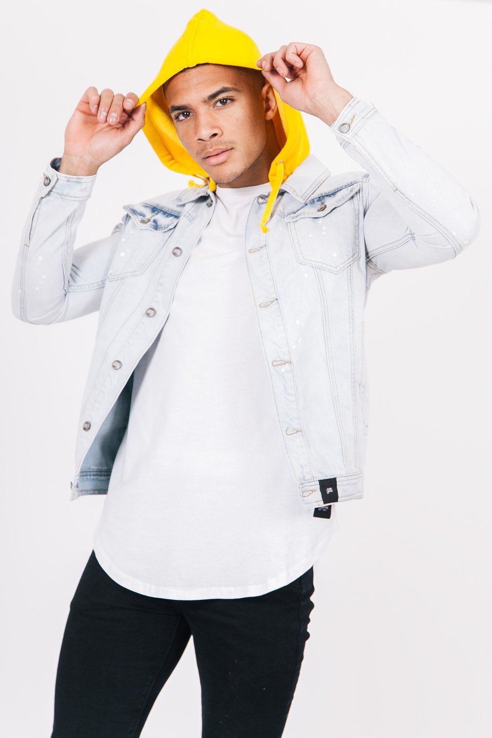 Blau-gelbe Jeansjacke mit Kapuze