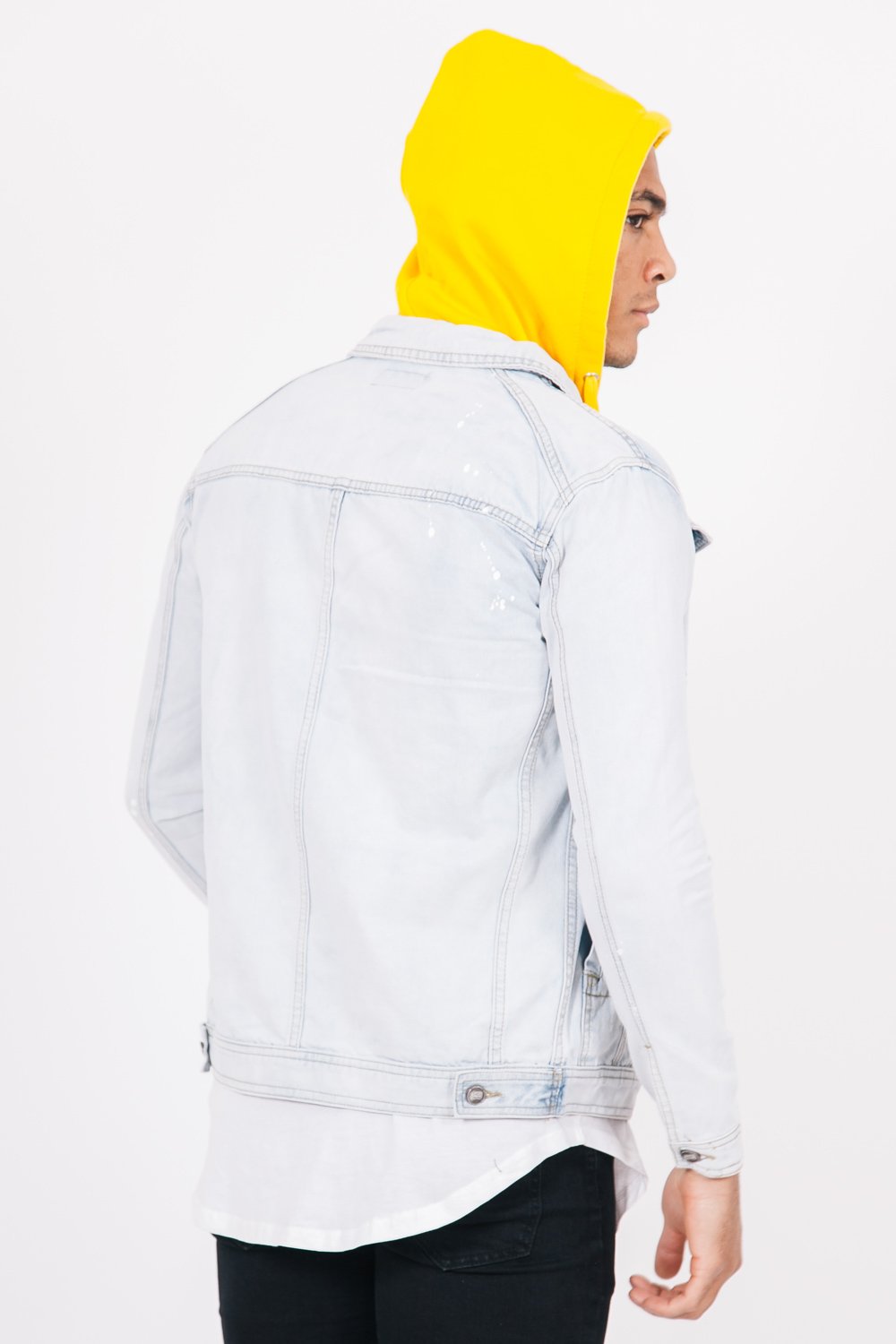 Blau-gelbe Jeansjacke mit Kapuze