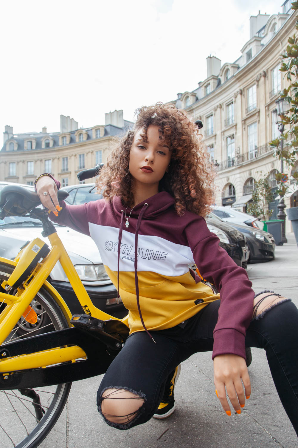 Sixth June - Sweat capuche tricolore texte jaune violet blanc