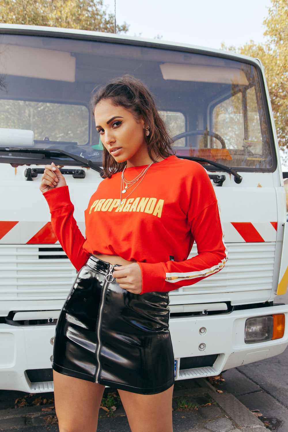 Sixth June - Sweat crop top bandes Propaganda rouge